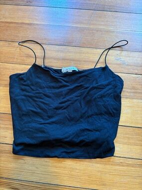 gaze Black Spaghetti-Strap Crop Tank
